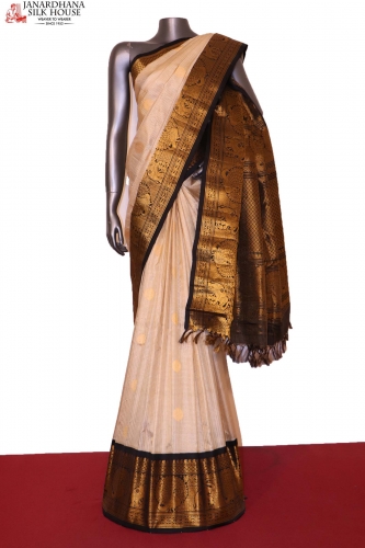 Checks & Contrast Pure Gadwal Silk Saree